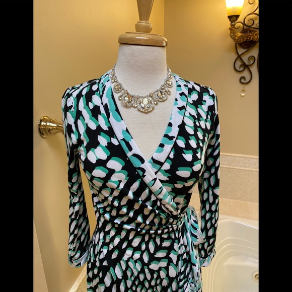 NWOT BCBG MaxAzria Black Green White Wrap Sexy Spring Classic Dress S - Picture 12 of 14